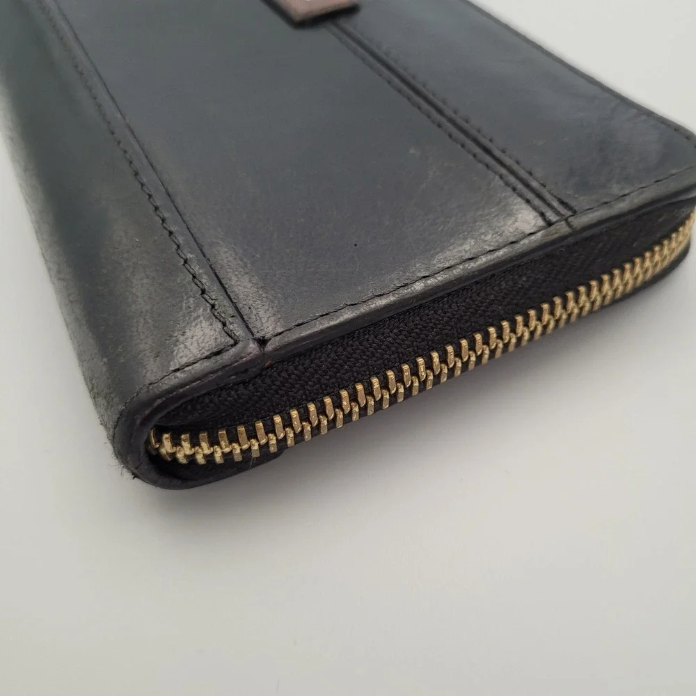 Chloe Black Leather Zip Around Long Wallet Gold Hardware Logo Plaque Large Quali